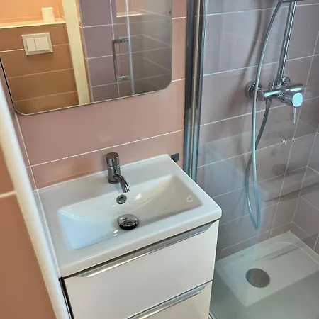 Апартаменты - Bord De Dans Avec Piscine Антиб